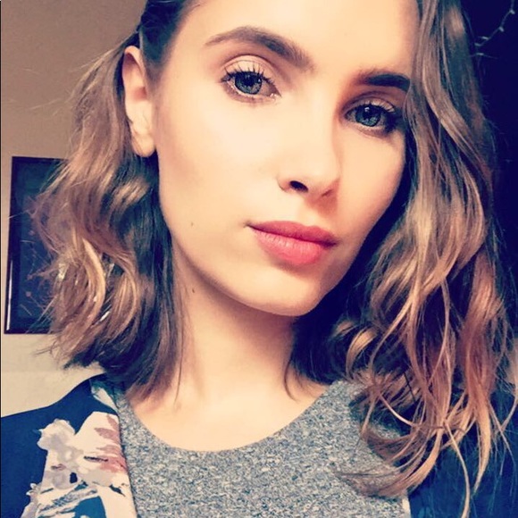 Meet your Posher, Synthia - Picture 1 of 1